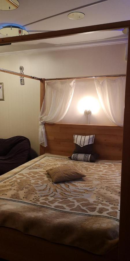 Cozy Apartments Near The Mcdonalds Kremenchuk Ngoại thất bức ảnh