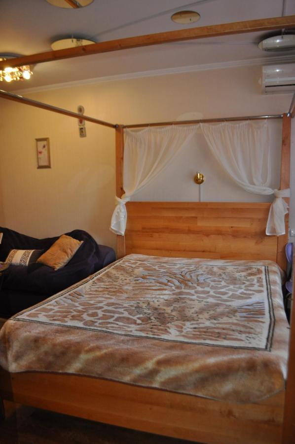 Cozy Apartments Near The Mcdonalds Kremenchuk Ngoại thất bức ảnh