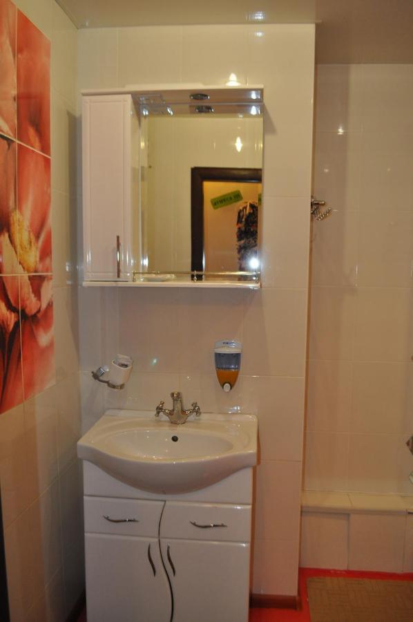 Cozy Apartments Near The Mcdonalds Kremenchuk Ngoại thất bức ảnh